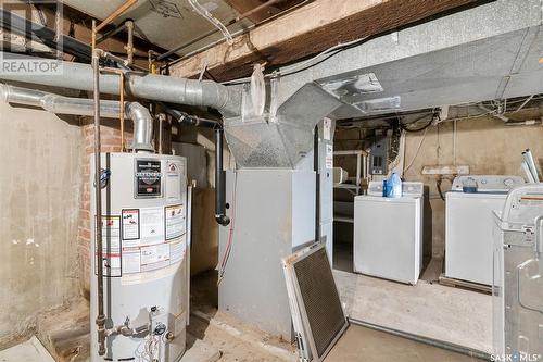 214 E Avenue S, Saskatoon, SK - Indoor Photo Showing Laundry Room