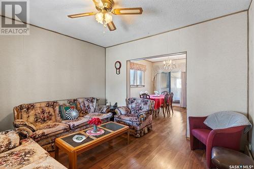 214 E Avenue S, Saskatoon, SK - Indoor Photo Showing Living Room