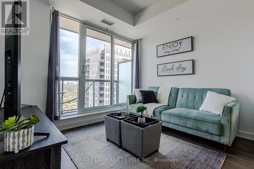 2110 - 55 Regent Park Boulevard, Toronto, ON - Indoor Photo Showing Living Room