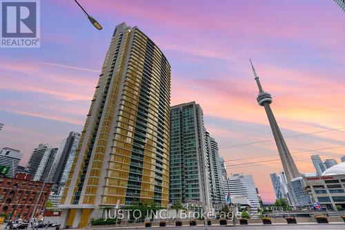 810 - 397 Front Street W, Toronto (Waterfront Communities), ON - Outdoor With Facade