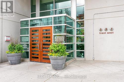 810 - 397 Front Street W, Toronto (Waterfront Communities), ON - Outdoor