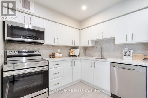 105 - 39 Kimbercroft Court, Toronto (Agincourt South-Malvern West), ON - Indoor Photo Showing Kitchen