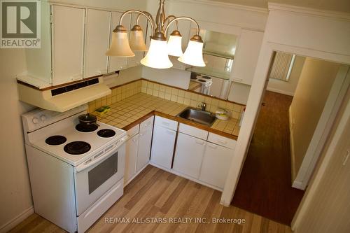 29 North Woodrow Boulevard, Toronto (Clairlea-Birchmount), ON - Indoor Photo Showing Kitchen