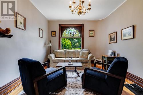 423 King Street West, Chatham, ON - Indoor Photo Showing Living Room