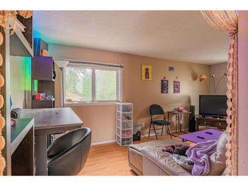 643 11Th Avenue, Castlegar, BC - Indoor