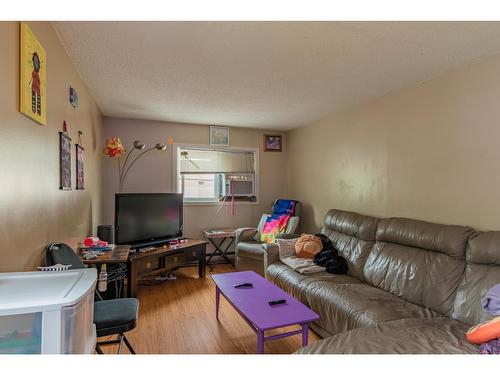 643 11Th Avenue, Castlegar, BC - Indoor Photo Showing Bathroom