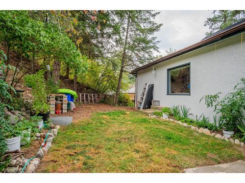 643 11Th Avenue, Castlegar, BC - Indoor Photo Showing Kitchen