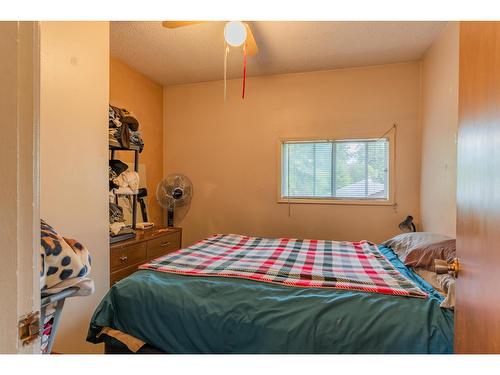 643 11Th Avenue, North Castlegar, BC - Indoor Photo Showing Bedroom