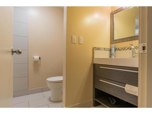 643 11Th Avenue, North Castlegar, BC - Indoor Photo Showing Bathroom