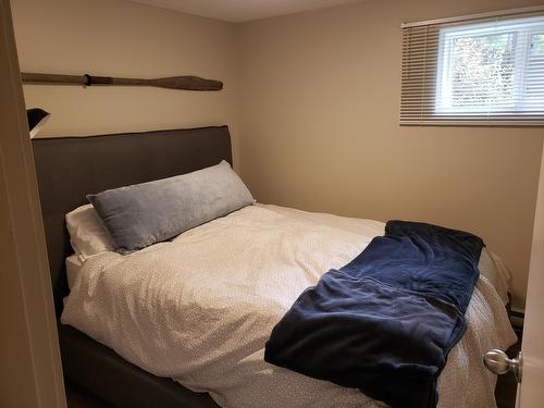 643 11Th Avenue, North Castlegar, BC - Indoor Photo Showing Bedroom