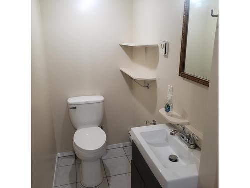 643 11Th Avenue, North Castlegar, BC - Indoor Photo Showing Bathroom