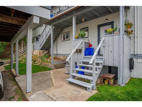 643 11Th Avenue, North Castlegar, BC - Outdoor