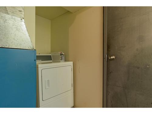 643 11Th Avenue, North Castlegar, BC - Indoor Photo Showing Laundry Room