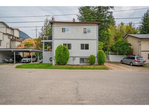 643 11Th Avenue, Castlegar, BC - Outdoor