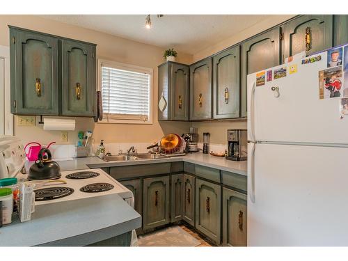 643 11Th Avenue, Castlegar, BC - Indoor Photo Showing Dining Room