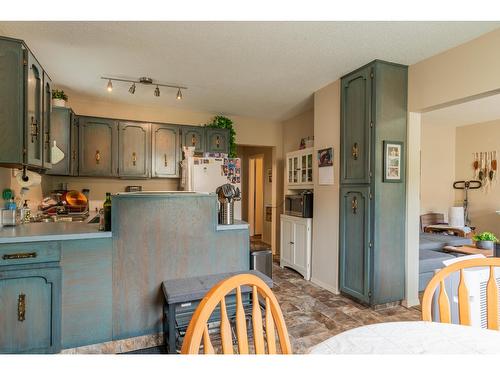 643 11Th Avenue, Castlegar, BC - Indoor Photo Showing Living Room With Fireplace