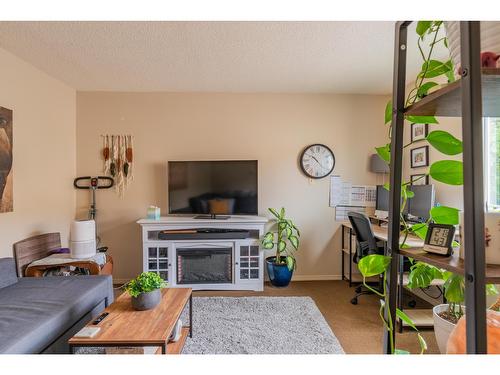 643 11Th Avenue, North Castlegar, BC - Indoor Photo Showing Living Room With Fireplace