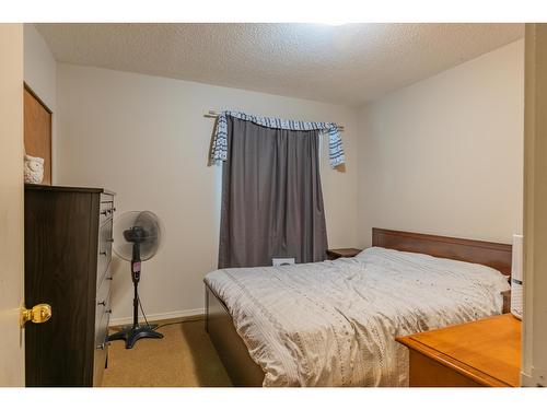 643 11Th Avenue, North Castlegar, BC - Indoor Photo Showing Bedroom