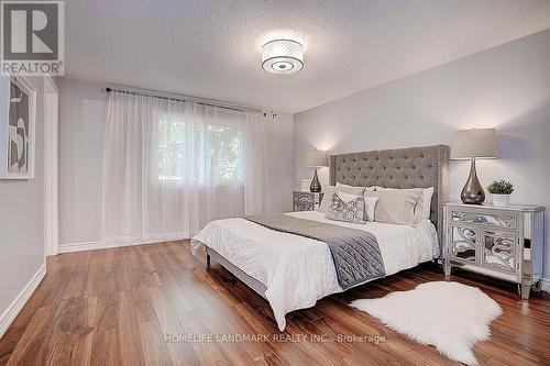 77 Greenbelt Crescent, Richmond Hill, ON - Indoor Photo Showing Bedroom