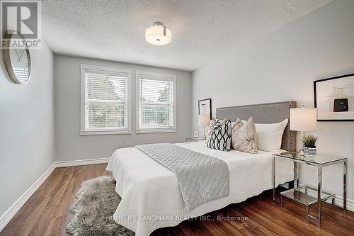 77 Greenbelt Crescent, Richmond Hill, ON - Indoor Photo Showing Bedroom