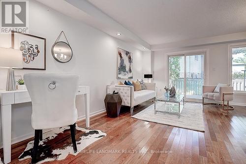 77 Greenbelt Crescent, Richmond Hill, ON - Indoor Photo Showing Living Room