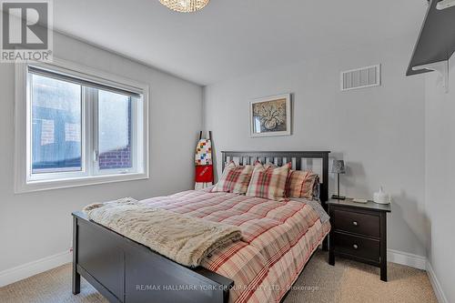 87 Manor Hampton Street, East Gwillimbury, ON - Indoor Photo Showing Bedroom