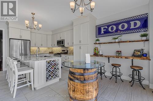 87 Manor Hampton Street, East Gwillimbury (Sharon), ON - Indoor Photo Showing Kitchen With Stainless Steel Kitchen With Upgraded Kitchen