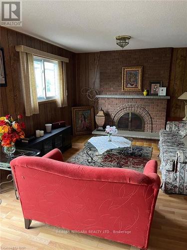 78 Ashburn Crescent, Vaughan (East Woodbridge), ON - Indoor Photo Showing Living Room With Fireplace