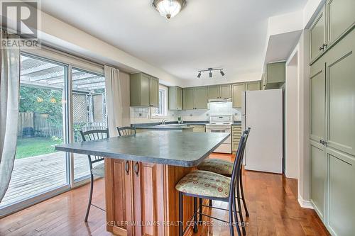 768 College Manor Drive, Newmarket (Gorham-College Manor), ON - Indoor Photo Showing Kitchen