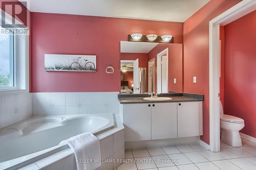 768 College Manor Drive, Newmarket (Gorham-College Manor), ON - Indoor Photo Showing Bathroom