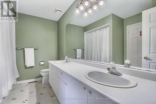 768 College Manor Drive, Newmarket (Gorham-College Manor), ON - Indoor Photo Showing Bathroom