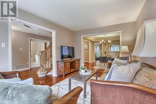 768 College Manor Drive, Newmarket (Gorham-College Manor), ON - Indoor Photo Showing Living Room