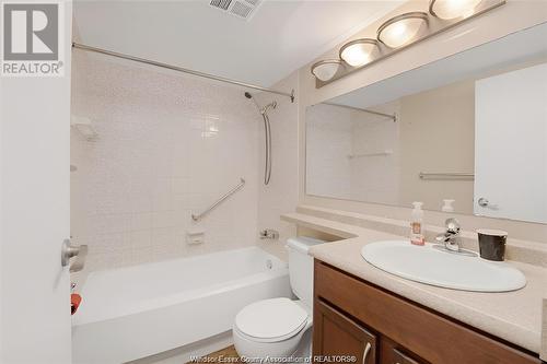 150 Park Street West Unit# 1516, Windsor, ON - Indoor Photo Showing Bathroom