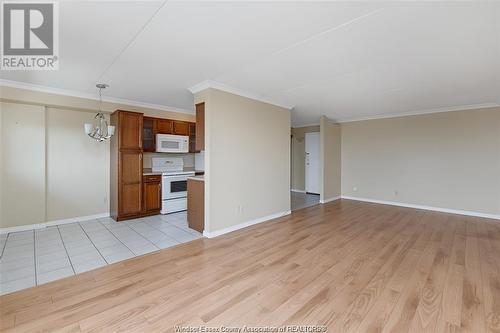 150 Park Street West Unit# 1516, Windsor, ON - Indoor Photo Showing Kitchen