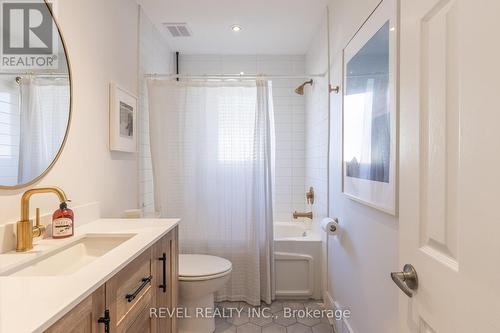 22 Tamarack Avenue, St. Catharines, ON - Indoor Photo Showing Bathroom