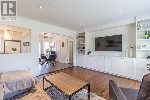 22 Tamarack Avenue, St. Catharines, ON - Indoor Photo Showing Living Room