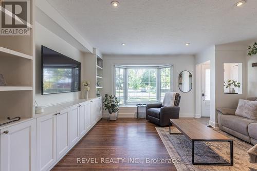 22 Tamarack Avenue, St. Catharines, ON - Indoor Photo Showing Living Room