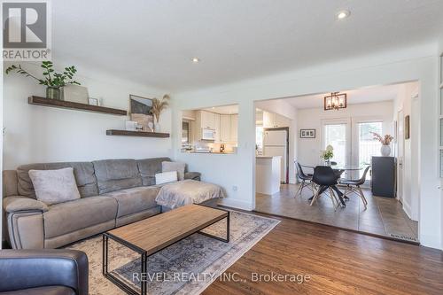 22 Tamarack Avenue, St. Catharines, ON - Indoor Photo Showing Living Room