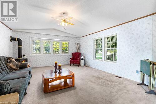 684138 Sideroad 30 Unit# Mh12, Chatsworth, ON - Indoor Photo Showing Living Room