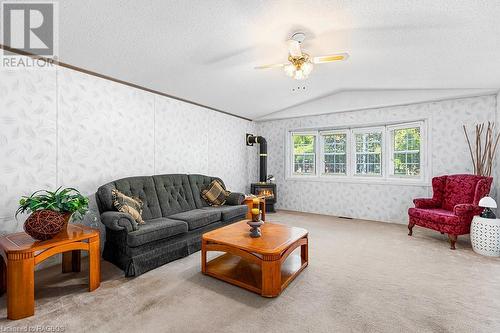 684138 Sideroad 30 Unit# Mh12, Chatsworth, ON - Indoor Photo Showing Living Room