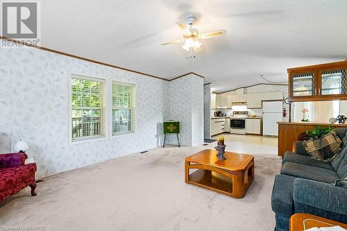 684138 Sideroad 30 Unit# Mh12, Chatsworth, ON - Indoor Photo Showing Living Room