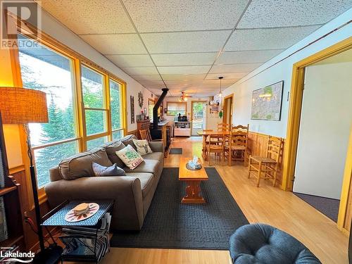 1023 Twilight Close W, Dorset, ON - Indoor Photo Showing Living Room