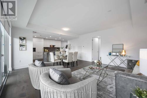 302 - 346 Davenport Road, Toronto (Annex), ON - Indoor Photo Showing Living Room