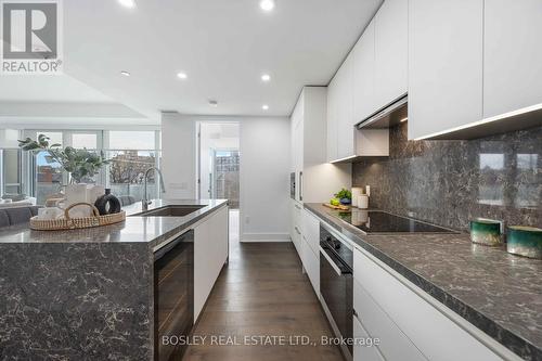 302 - 346 Davenport Road, Toronto (Annex), ON - Indoor Photo Showing Kitchen With Upgraded Kitchen