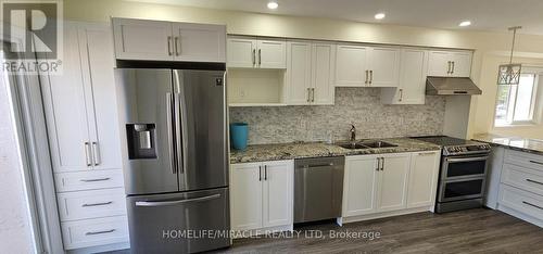 26 Fairbank Court, Brampton, ON - Indoor Photo Showing Kitchen With Double Sink With Upgraded Kitchen