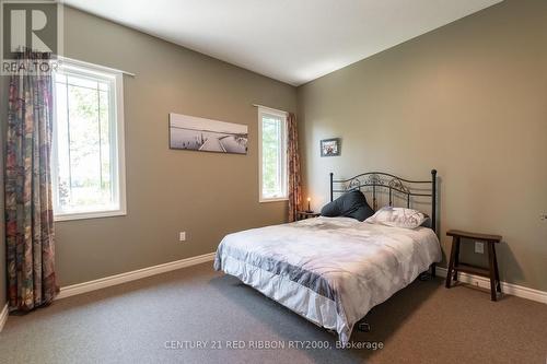 2529 Napperton Drive, Adelaide Metcalfe, ON - Indoor Photo Showing Bedroom