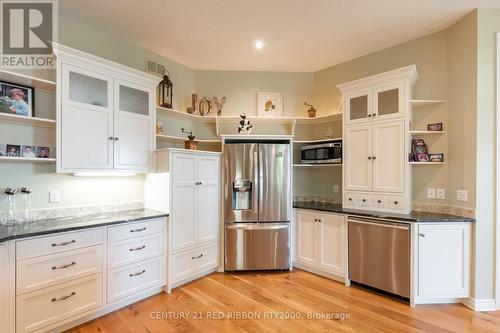 2529 Napperton Drive, Adelaide Metcalfe, ON - Indoor Photo Showing Kitchen