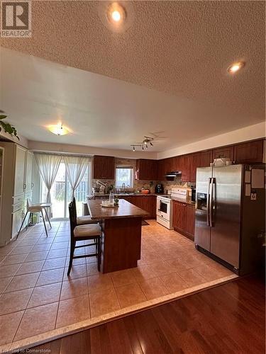 558 Candlestick Circle, Peel, ON - Indoor Photo Showing Kitchen