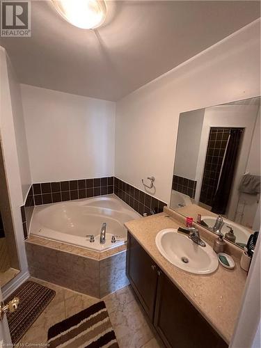 558 Candlestick Circle, Peel, ON - Indoor Photo Showing Bathroom