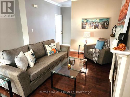 602 Aldershot Drive, Oshawa (Eastdale), ON - Indoor Photo Showing Living Room